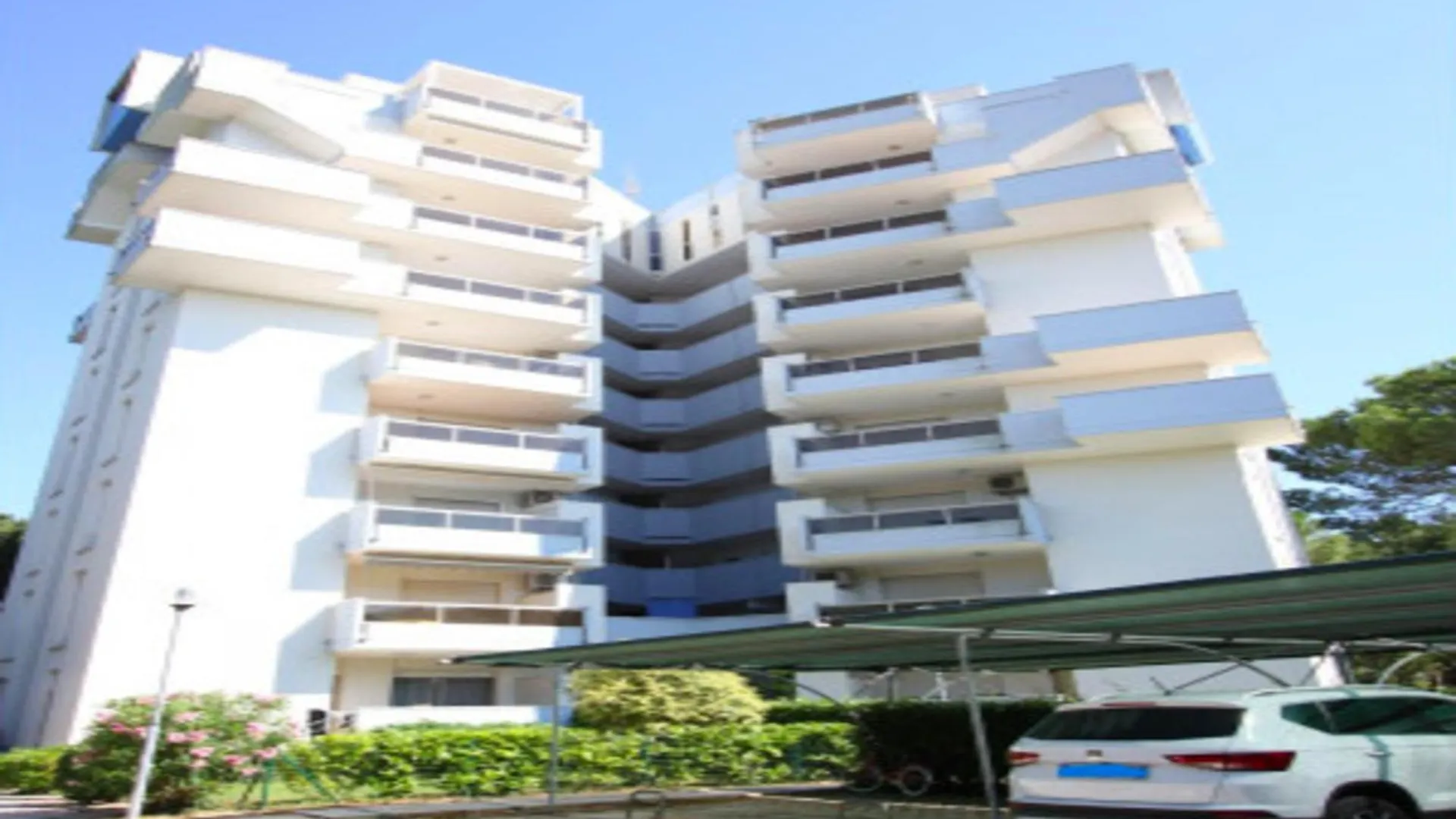Beachside Bliss Cozy One-Bedroom Flat - Beahost ビビオーネ イタリア